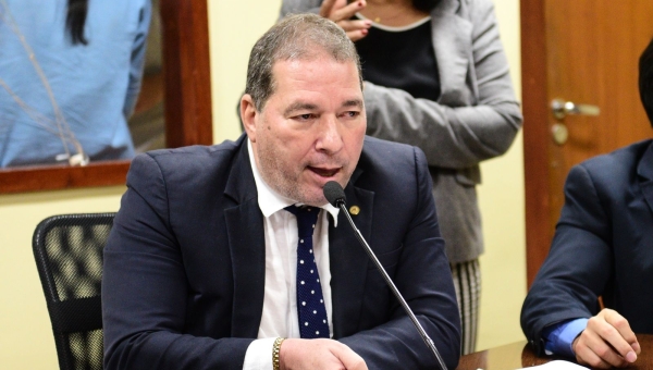 Chico Viga acusa governo de exclusão e sai em defesa dos servidores